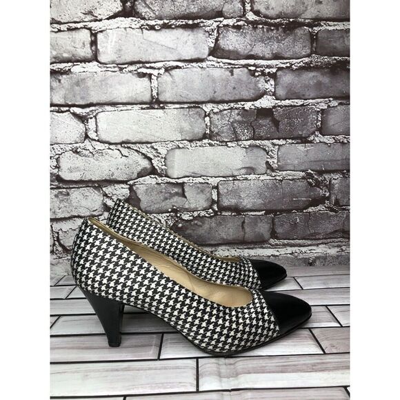 Vintage 80's BRUNO MAGLI Black White Pattern Cap Toe Heels Women Sz 6B US/36.5EU - Picture 1 of 16